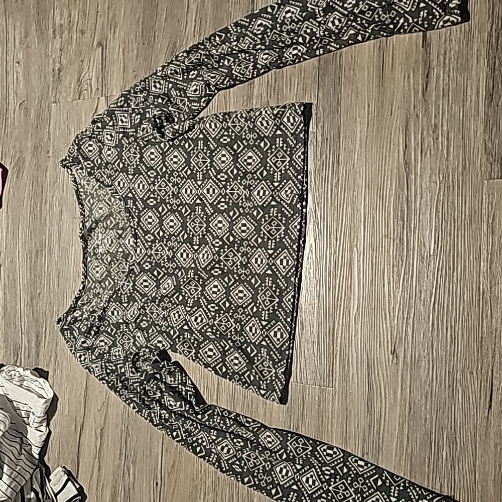 Long sleeve crop top